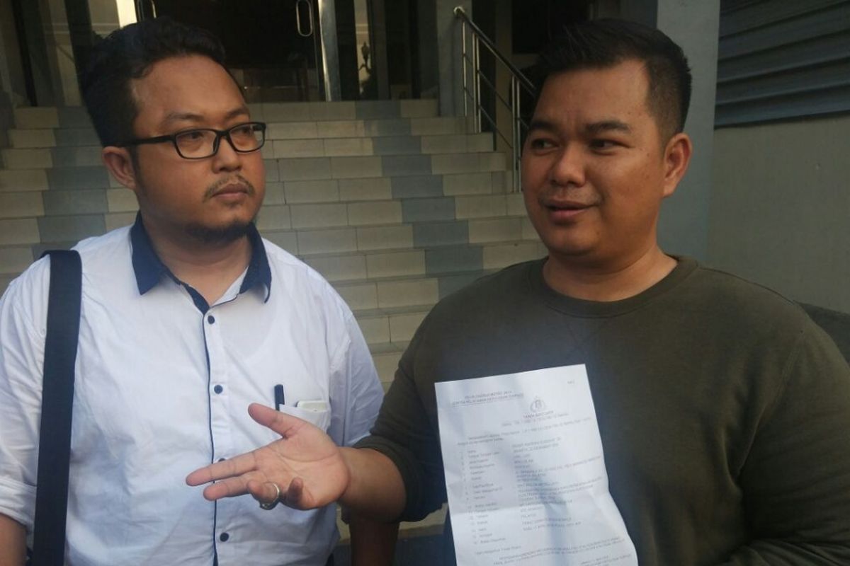Denny Andrian Kusdayat melaporkan dosen UI Ade Armando di SPKT Polda Metro Jaya,  Rabu (11/4/2018).