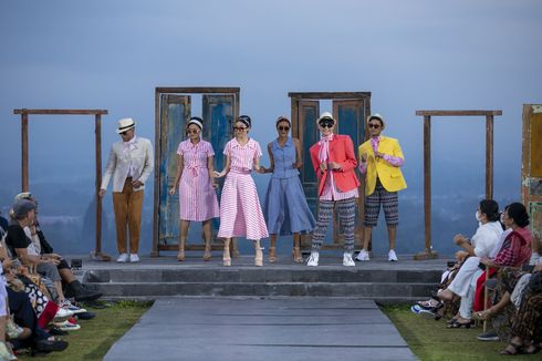 15 Tahun Berkarya, Phillip Iswardono Gelar Fashion Show Berlatar Candi Prambanan