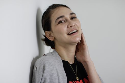 Luna Maya Angkat Bicara soal Hubungannya dengan Herjunot Ali