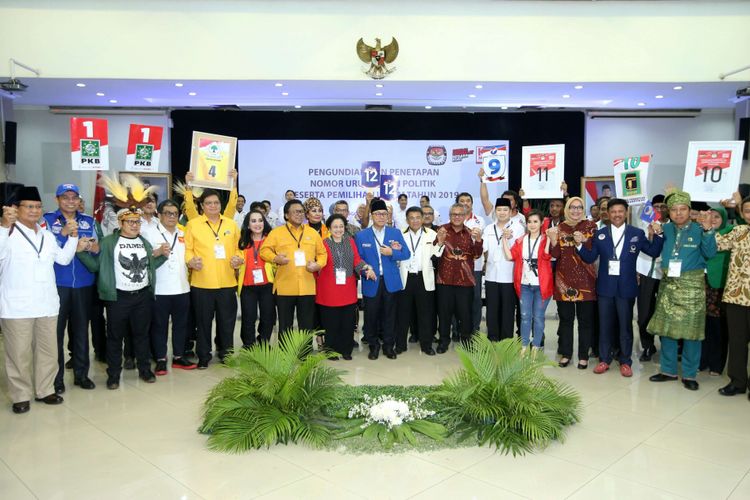 Suasana Pengambilan Nomor Urut Partai Politik untuk Pemilu 2019 di Gedung Komisi Pemilihan Umum (KPU), Minggu (18/2/2018). Empatbelas partai politik (parpol) nasional dan empat partai politik lokal Aceh lolos verifikasi faktual untuk mengikuti Pemilu 2019.