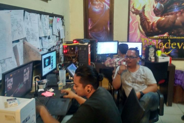  Suasana penggarapan komik Baladewa di Kompleks Ruko merdeka Arcande no. 4, Jalan Merdeka, Tanjung Bungkak, Denpasar