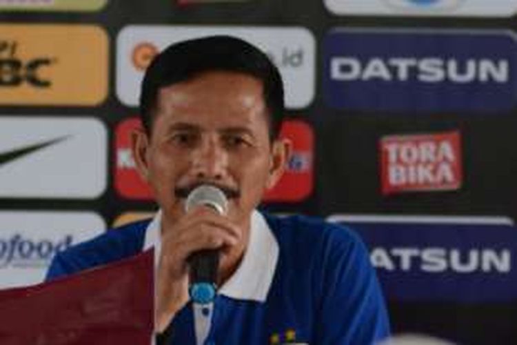 Pelatih Persib Bandung Djadjang Nurjaman saat jumpa pers pra match Persib vs Persija di Graha Persib, Jalan Sulanjana, Jum'at (15/7/2016)