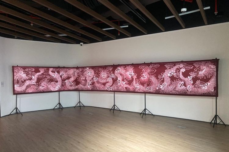 Dedikasi Dave Tjoa Lestarikan Batik Peranakan Lewat Kain 8 Meter