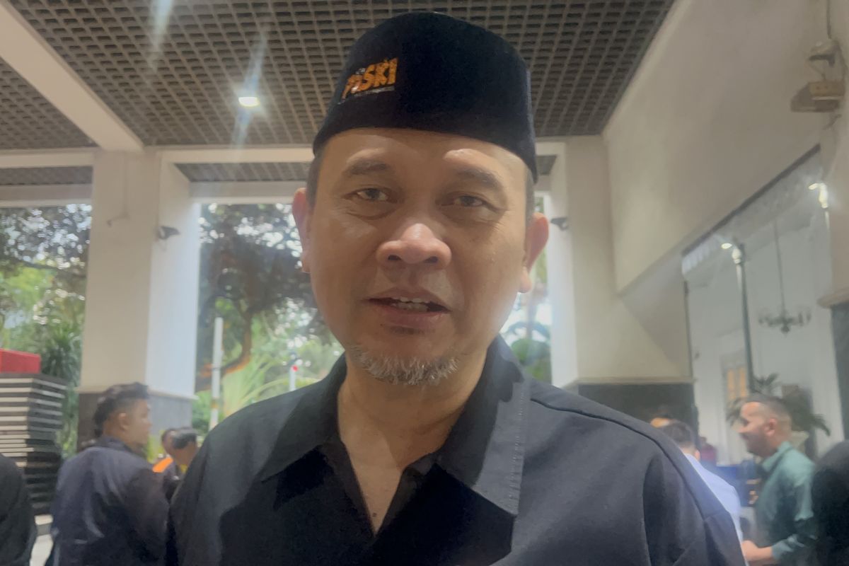 Lies Hartono atau Cak Lontong menanggapi soal pengangkatan dirinya sebagai komisaris PT. Pembangunan Jaya Ancol Tbk di Balai Kota Jakarta, Rabu (30/4/2025).