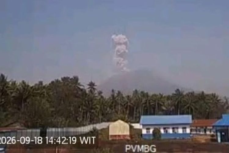 Gunung Ibu Erupsi pada Jumat Siang, Kolom Abu 800 Meter
