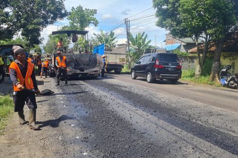 Ganjar Siapkan Anggaran Rp 437 Miliar untuk Perbaikan Jalan di Jateng pada 2023