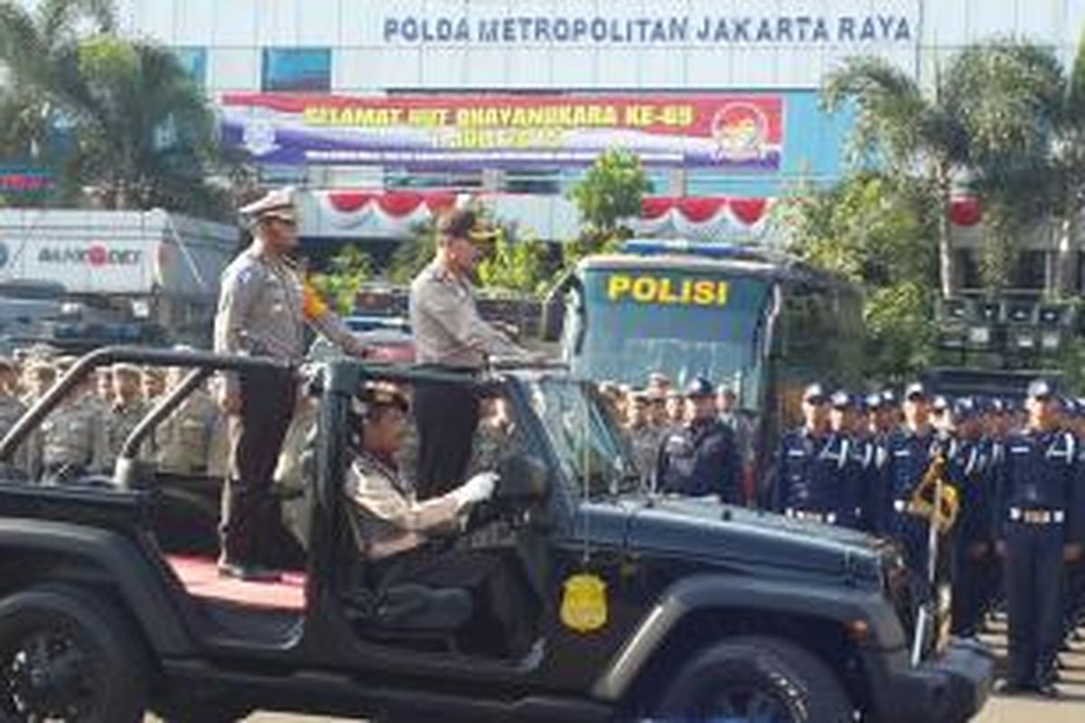 Kapolri Jenderal Badrodin Haiti saat gelar pasukan Operasi Ketupat 2015 di lapangan Direktorat Lalu Lintas Polda Metro Jaya, Jakarta, Kamis (9/7/2015).