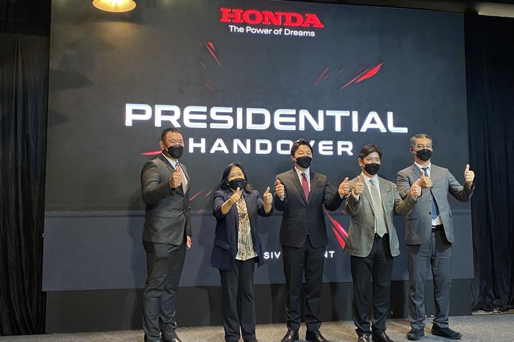  PT Honda Prospect Motor (HPM)  mengumumkan perubahan struktur kepemimpinan dalam acara serah terima jabatan yang berlangsung di Honda Dreams Cafe, Jakarta, Jumat (1/4/2022).
