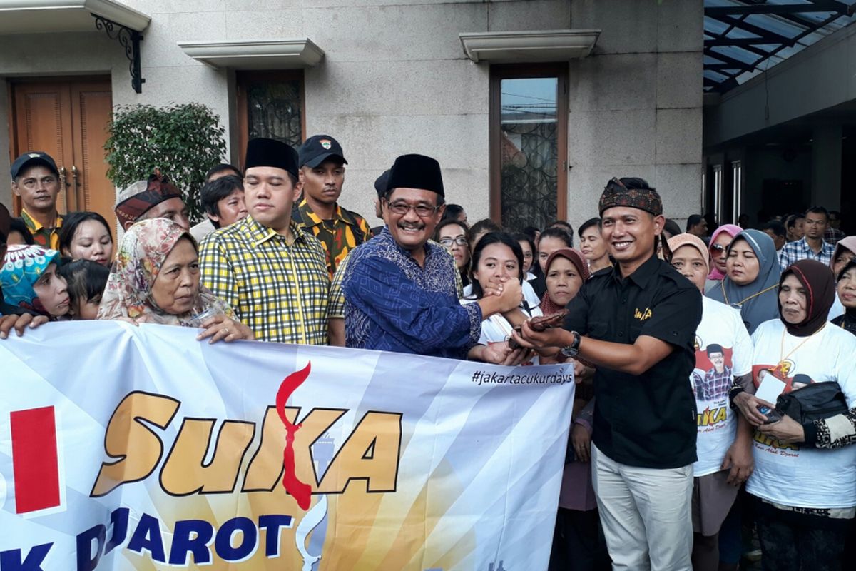 Calon wakil gubernur DKI Jakarta Djarot Saiful Hidayat mendapat dukungan dari komunitas warga Sunda di Jakarta. Komunitas ini mendukung Ahok-Djarot menang di Pilkada DKI. Kamis (13/4/2017)