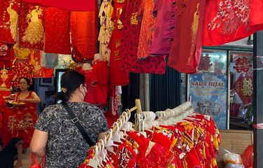 BERITA FOTO: Menengok Pecinan Glodok yang Ramai Pembeli Menjelang Imlek 2023