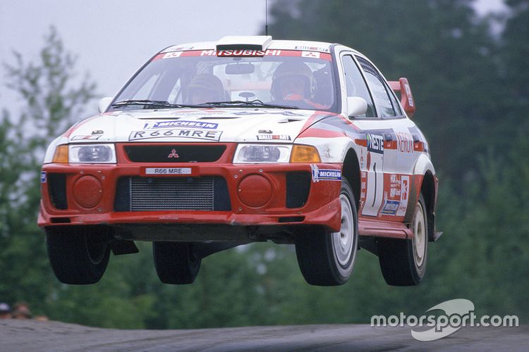 Mitsubishi Lancer Evolution V yang membawa Mitsubishi jadi juara manufaktur pada ajang WRC 1998.