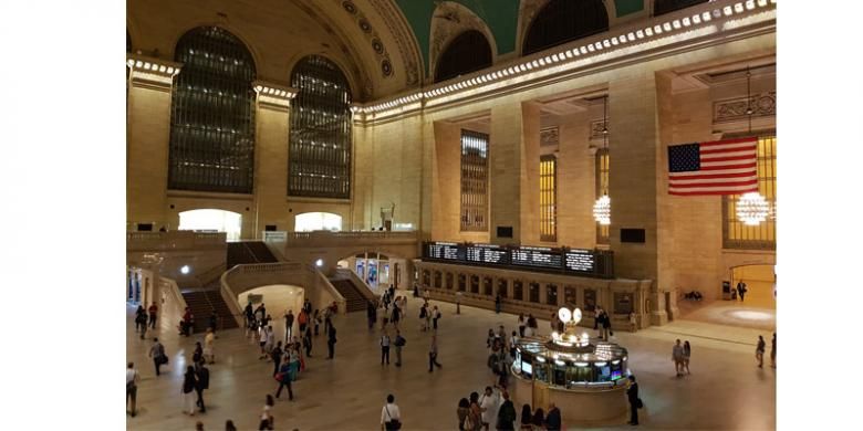 Suasana di dalam stasiun Grand Central, New York, AS, saat malam hari, hasil jepretan kamera Galaxy Note 7, Rabu (3/8/2016).