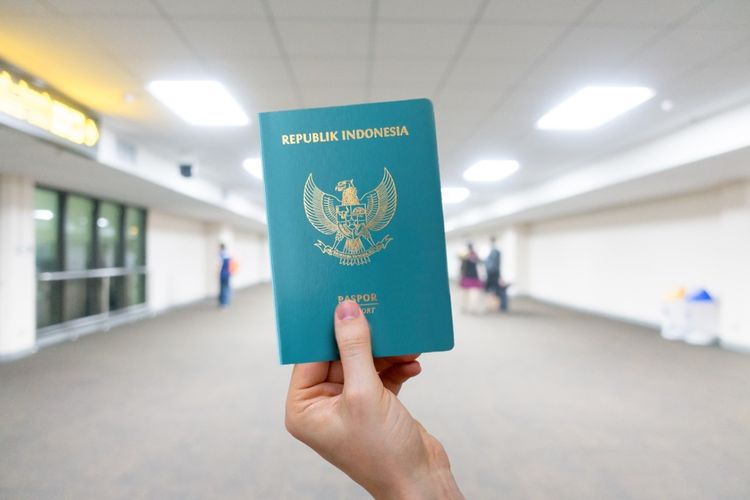 Ilustrasi syarat pembuatan paspor secara online.
