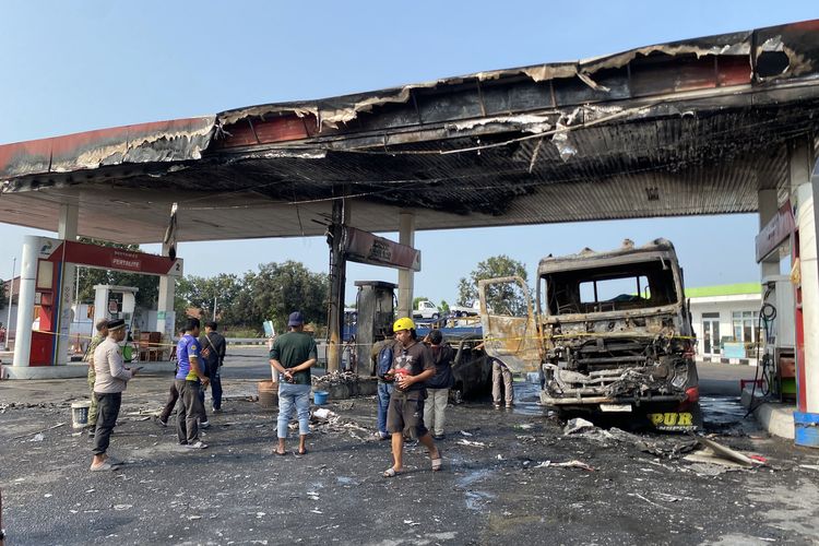SPBU di Indramayu Terbakar Saat Mobil Isi Pertalite, 2 Kendaraan Ikut Hangus