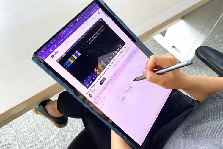 Lenovo Yoga 7i 2-in-1 mengusung form factor konvertibel yang memungkinkan laptop dibuka dalam beberapa mode, yaitu mode laptop, tent mode, serta tablet modes.