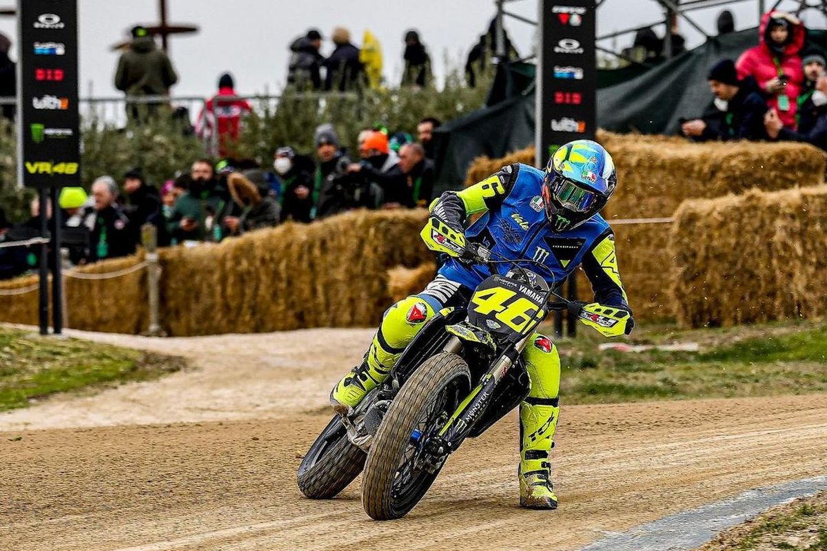 Valentino Rossi dan pebalap VR46 Riders Academy sering berlatih di sirkuit dirt track