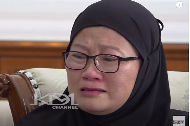 Vivi, salah satu eks pemain sirkus Oriental Circus Indonesia (OCI) mengaku disiksa oleh anak pendiri OCI, saat dimediasi dengan manajemen Taman Safari Indonesia, di Gedung Pakuan, Bandung, Jawa Barat, Senin (5/5/2025). Mediasi diinisiasi Gubernur Jawa Barat Dedi Mulyadi.