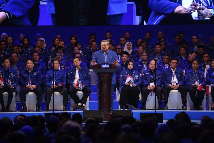 Ketua umum partai Demokrat Susilo Bambang Yudhoyono (SBY) saat orasi di Jakarta Convention Center, Jakarta, Selasa (7/2/2017). SBY menyampaikan pidato politik dalam rangkaian Dies Natalies ke 15 partai Demokrat yang diawali Rapimnas.