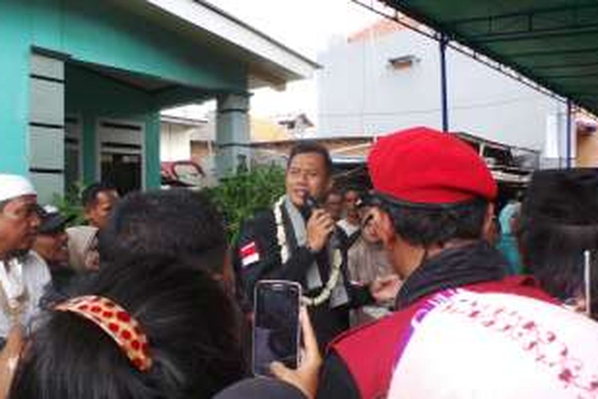 Calon gubernur DKI Jakarta Agus Harimurti Yudhoyono berkampanye di Jalan Cibanteng, Rawa Badak Utara, Jakarta Utara, Senin (16/1/2017).