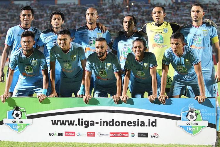 Susunan pemain utama Persela Lamongan saat menghadapi Arema FC di Stadion Surajaya, 16 November 2018.