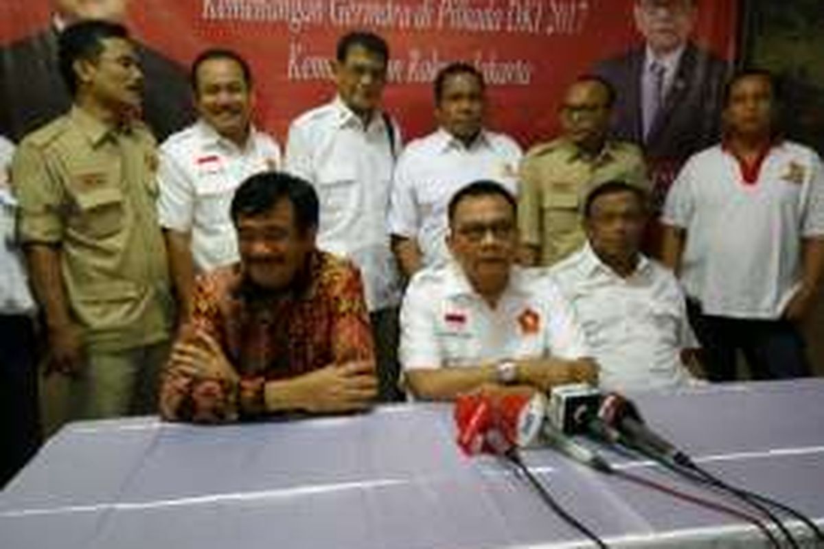 (kiri ke kanan) Wakil Gubernur DKI Jakarta, Djarot Syaiful Hidayat, Ketua DPD Gerindra M. Taufik dan Djoko Santoso saat Raperda Partai Gerindra di Gedung Joeang, Jakarta Pusat, Minggu (8/5/2016). 