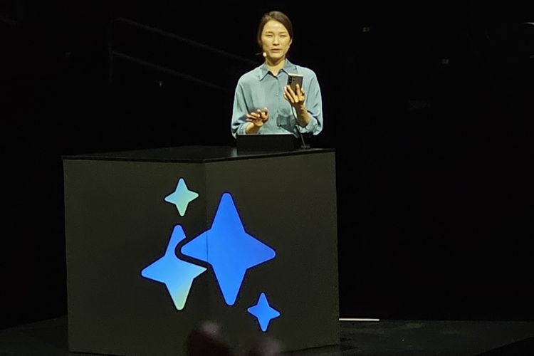 Heejin Chung, Software R&D Samsung mengenalkan fitur-fitur kecerdasan buatan Galaxy AI di lini Samsung S24 series.