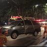 Damkar Jaksel Kerahkan Unit Heavy Duty untuk Evakuasi Mobil Tersangkut di Separator Busway