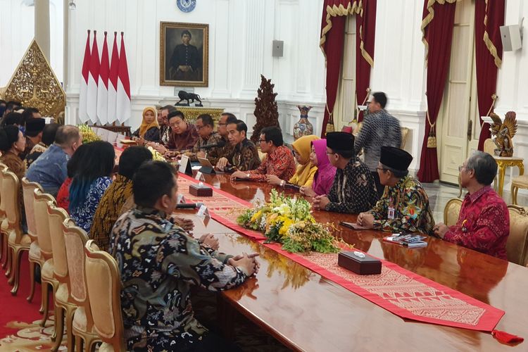Presiden Joko Widodo bertemu pelaku UMKM di Istana Merdeka, Jakarta, Selasa (18/6/2019).