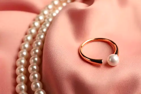 5 Cara Merawat Perhiasan Mutiara agar Tetap Berkilau