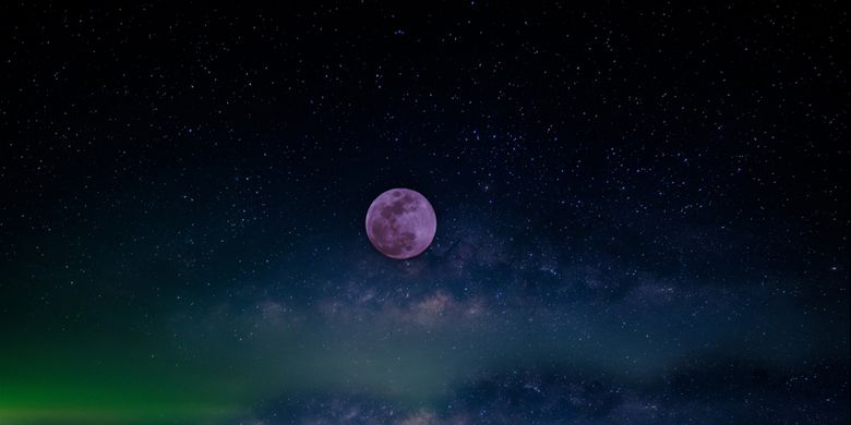 Ilustrasi strawberry full moon atau bulan purnama stroberi yang muncul di bulan Juni.