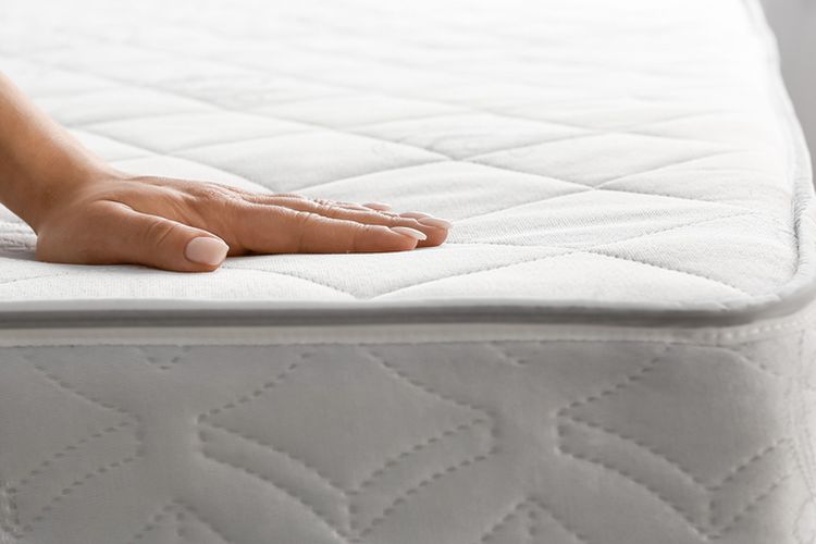 Как выбрать матрас для кровати ортопедический правильно. Матрас Memory Foam 160х200. Наполнение матраса. Матрас с выемкой для руки.