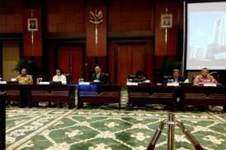 Konferensi pers panitia seleksi pemilihan anggota dewan komisioner OJK di Kementerian Keuangan, Senin (16/1/2017).