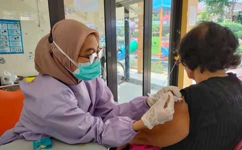Indonesia Rolls Out Booster Shots, amid Omicron Concerns