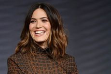 Selamat, Anak Pertama Mandy Moore dan Taylor Goldsmith Lahir  