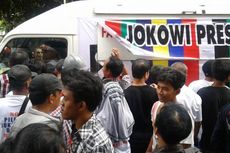 Kaus Jokowi Jadi Rebutan di Gelora Bung Karno