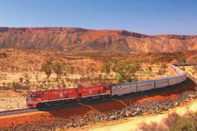 Salah satu perjalanan kereta yang wajib dinikmati di Australia adalah kereta The Ghan. Kendaraan dengan 40 gerbong ini mengantar wisatawan dari ujung selatan sampai ujung utara Australia dan sebaliknya.