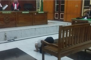 Purnawirawan Polisi Divonis Bebas Kasus Smartboard Tebing Tinggi, Langsung Sujud Syukur