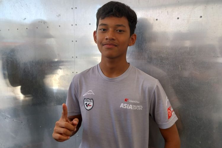 Pebalap muda Indonesia Veda Ega Pratama saat ditemui usai balapan Asia Talent Cup 2023 di area IATC Honda sekitar Sirkuit Internasional Mandalika, Lombok, NTB, Minggu (15/10/2023). 