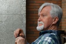 Pria asal Kanada Simpan Kado dari Mantan Tetap Terbungkus Selama 47 Tahun