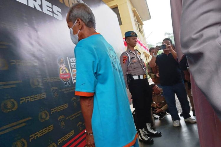 Seorang kakek di Cianjur, Jawa Barat diamankan polisi karena diduga telah mencabuli anak tetangga yang masih berusia 3 tahun.
