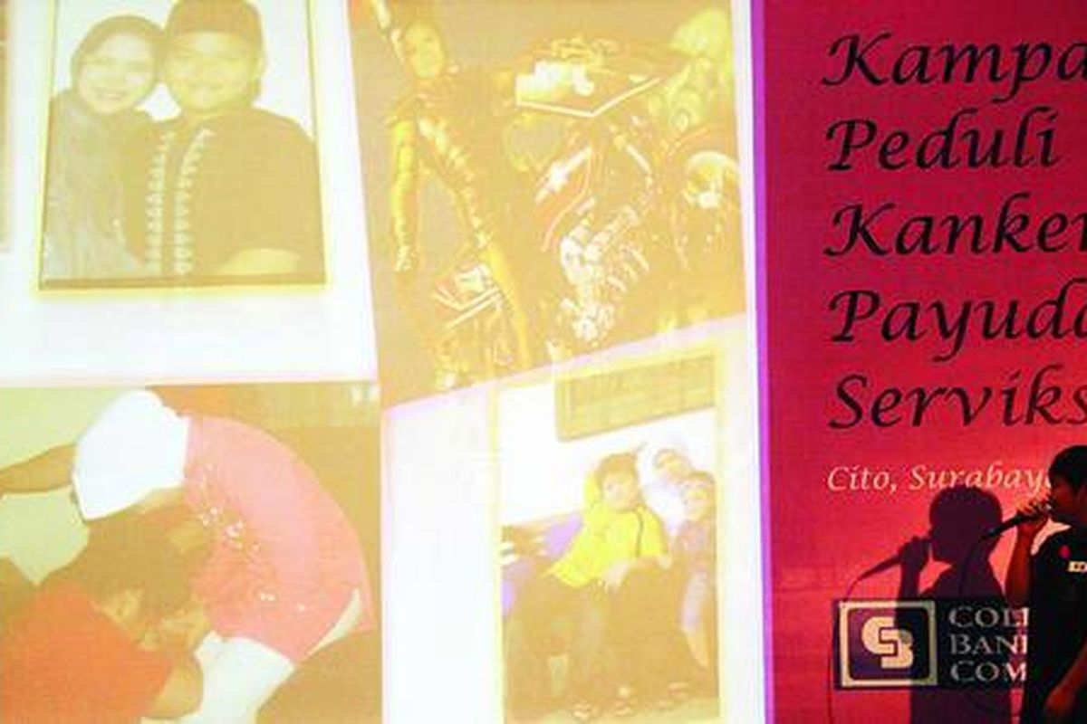 Sebanyak 120 orang dari sejumlah kalangan mengampanyekan penanggulangan dan pencegahan kanker payudara dan kanker serviks di pusat perbelanjaan City of Tomorrow, Surabaya, Jawa Timur, akhir 2009. Kampanye ini mengingatkan masyarakat akan pentingnya mencegah dan mendeteksi dini kanker serviks dan kanker payudara untuk memperkecil risiko kematian.