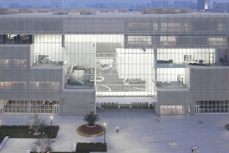 Perpustakaan Tianjin di China merupakan salah satu gedung karya arsitek asal Jepang, Riken Yamamoto 