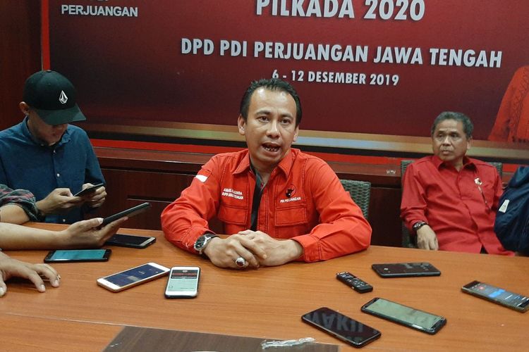 Ketua Panitia Pendaftaran Bakal Calon DPD PDI Perjuangan Jateng, Abang Baginda saat gelar konferensi pers di Panti Marhaen Semarang, Sabtu (21/12/2019).