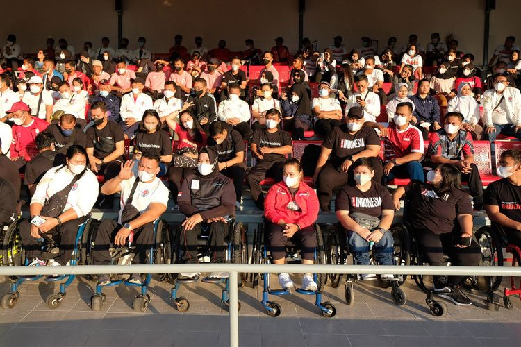 Suasana torch rellay atau kirab obor ASEAN Paragames 2022 di Kota Surakarta, Minggu (24/7/2022) pagi WIB.