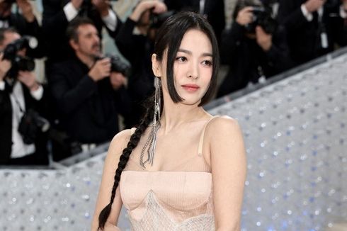 Song Hye Kyo dan Jennie BLACKPINK Foto Bareng di Met Gala 2023