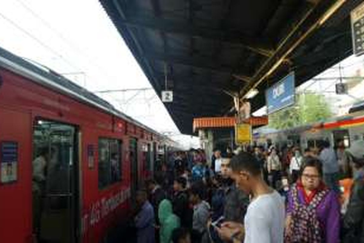 Kondisi Stasiun Duri pasca libur Lebaran, Senin (11/7/2016).