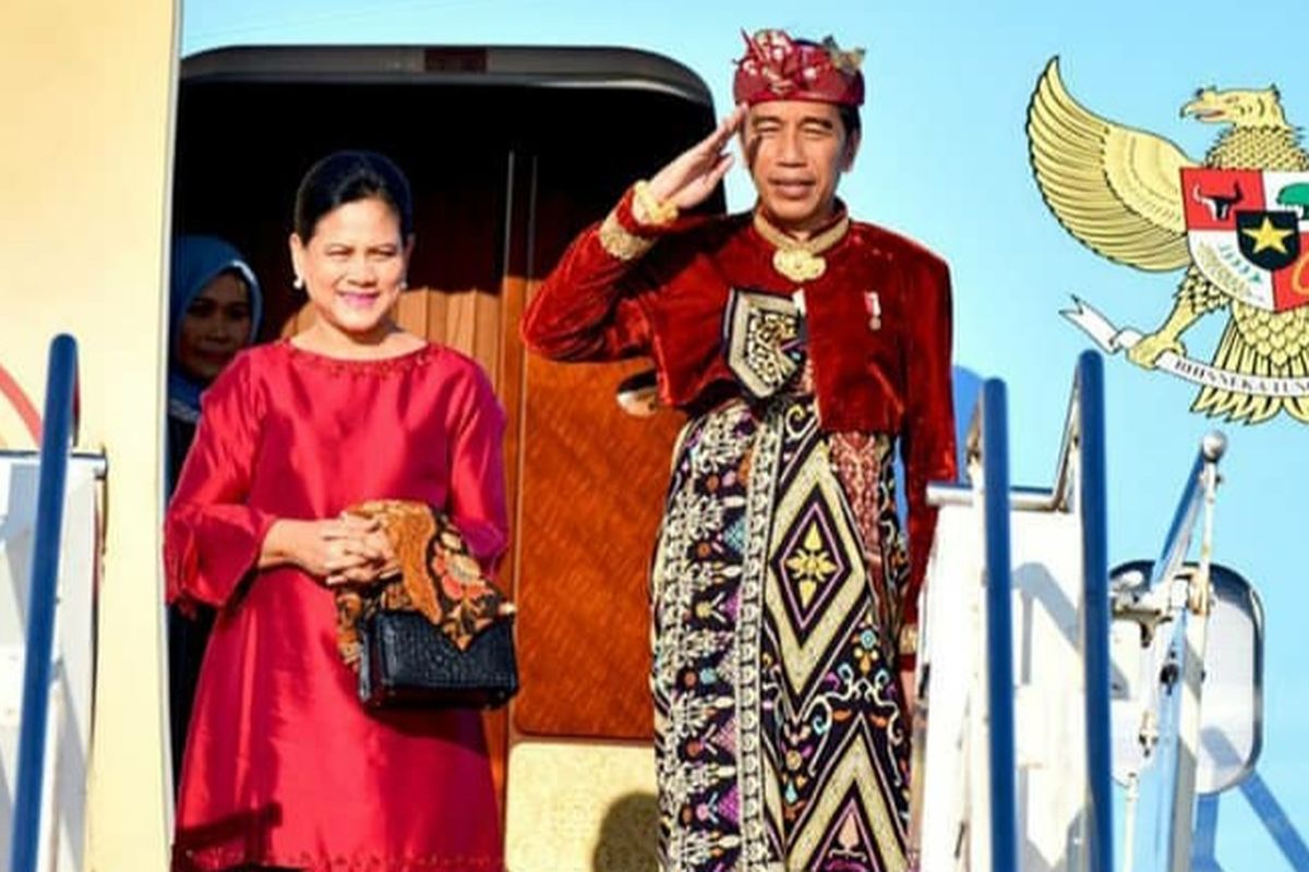 Joko Widodo and Iriana arrive in Bali for the 5th PDI-P Congress.