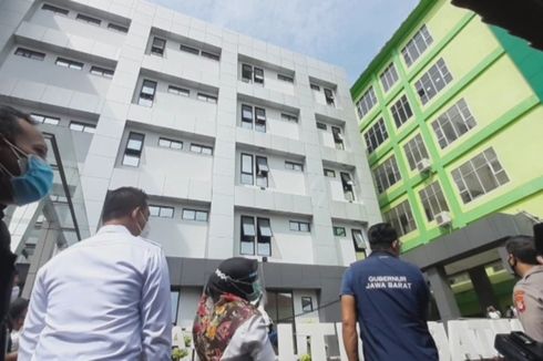 Ridwan Kamil Menyapa Pasien Covid-19 di Gedung Isolasi Tasikmalaya