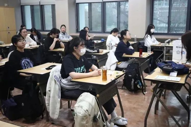 Lebih dari 500.000 siswa di Korea Selatan mengikuti ujian masuk universitas, yang dikenal dengan istilah Suneung, pada tahun ini.