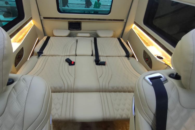 Interior Baze Prestige buat HiAce 